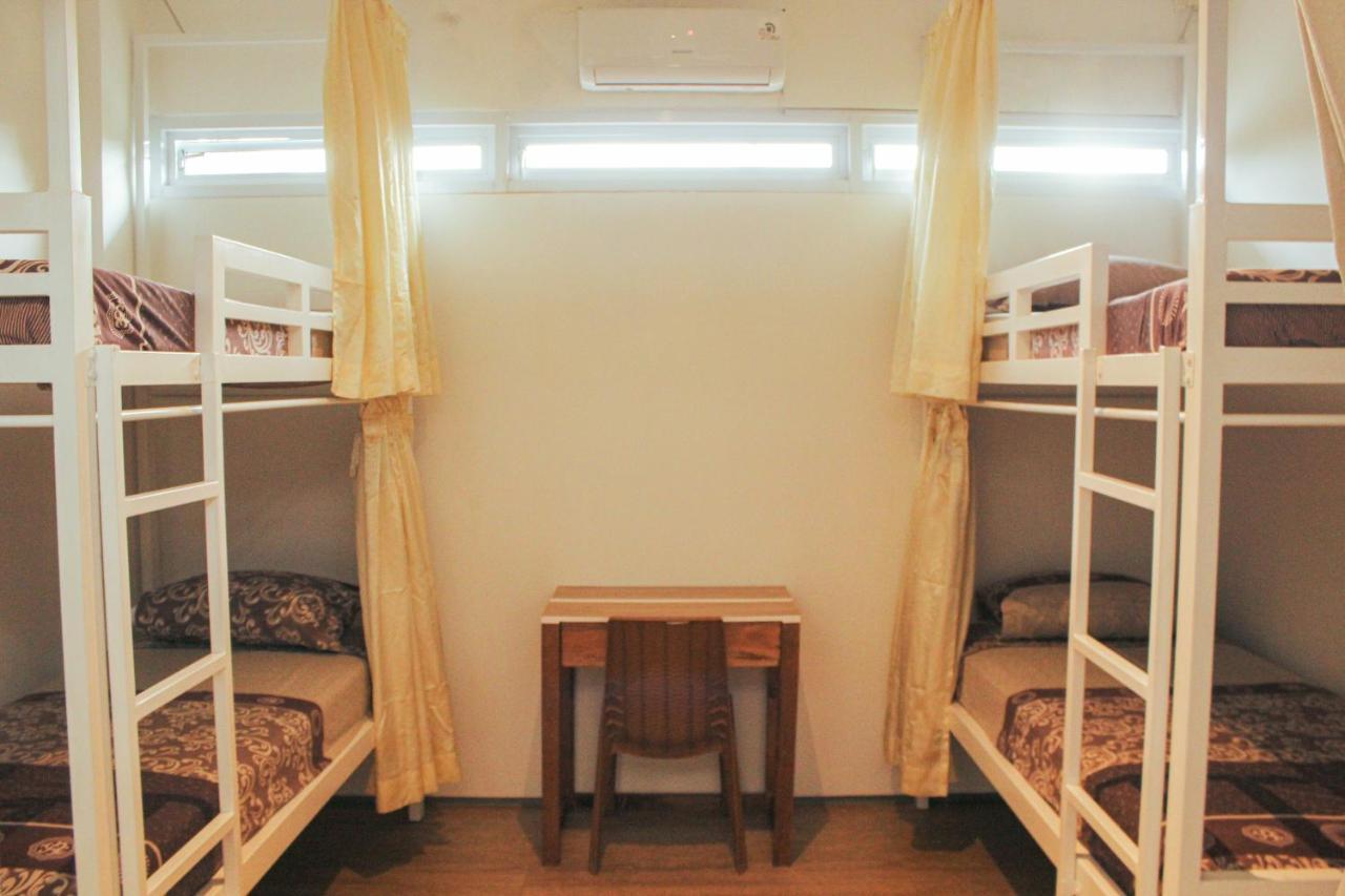 Rion Hostel Bogor Ngoại thất bức ảnh